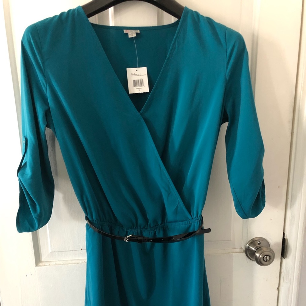 Guess-3/4 Sleeve front wrap dress